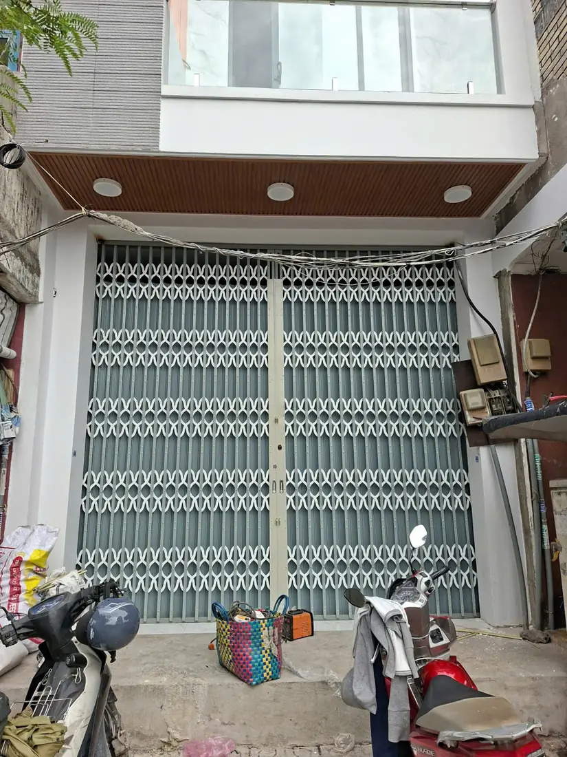 Cổng sắt hoàn thiện sau khi sửa chữa