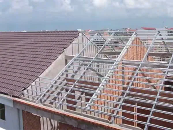 Dựng khung kèo, xà gồ sắt đỡ mái