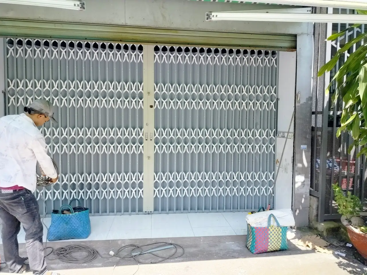 Thợ Pro-Metal sửa cửa sắt tại nhà ở TP.HCM